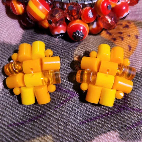 Cha Cha Beaded ☆Candy Corn☆ MCM Bracelet with Germany Stamped Earrings *VTG SET* - Picture 3 of 6